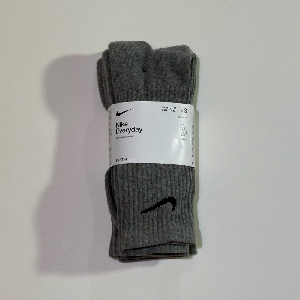 Nike Dri-fit Everyday cotton cushioned crew socks
3-Pack Gray